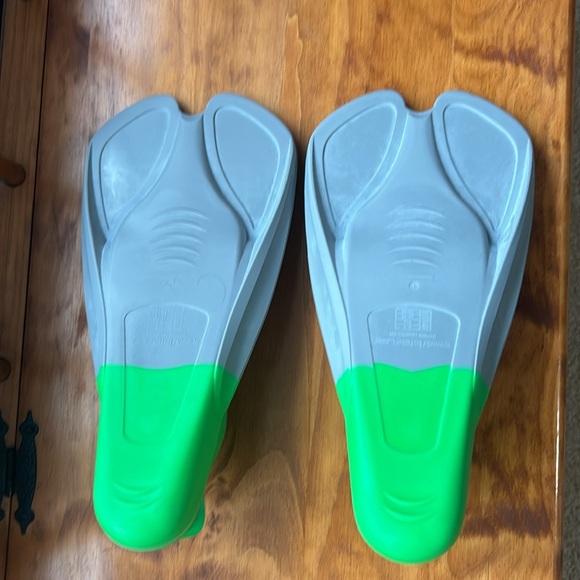 Green speedo flippers - Picture 2 of 2